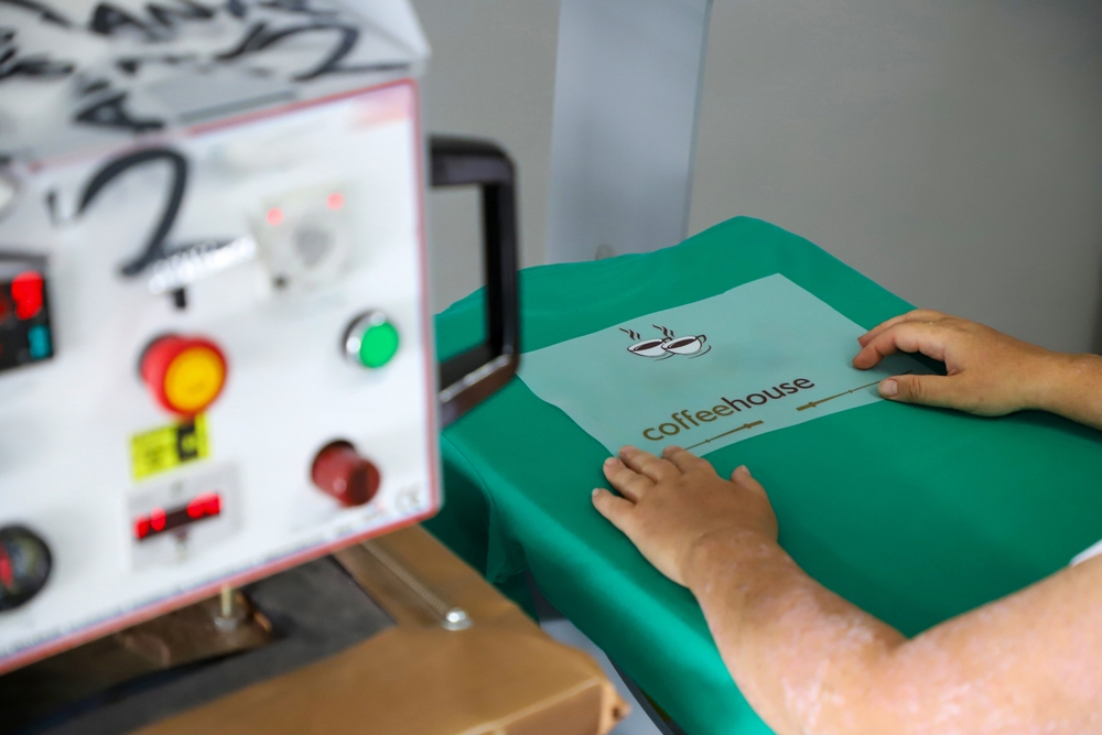 Press,Printing,On,Colored,T-shirts,,Press,For,Printing,Images,On